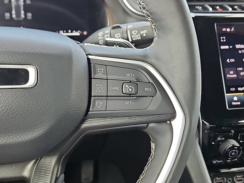 Used 2024 Jeep Grand Cherokee Altitude AWD/4WD image 19