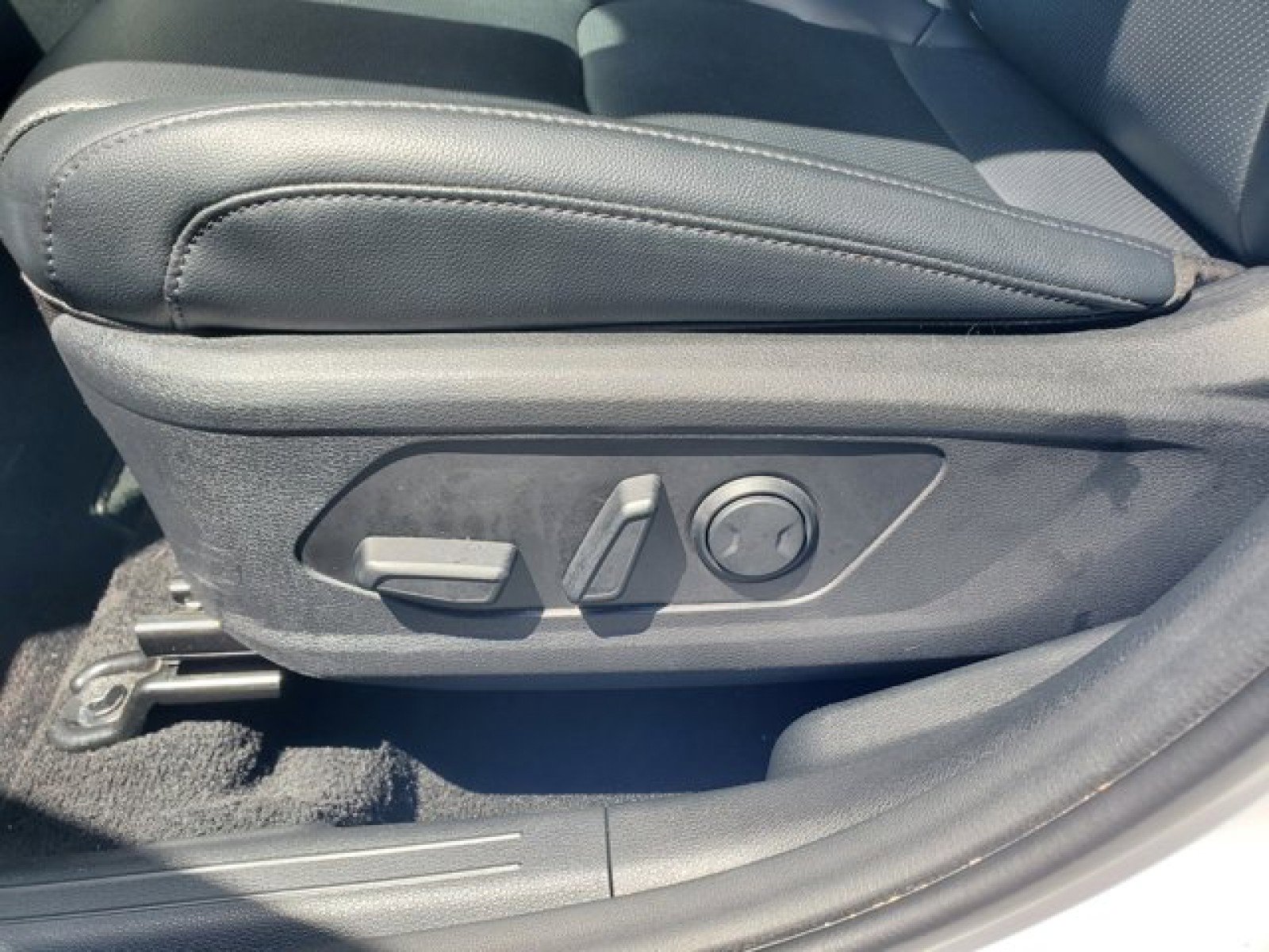 Used 2024 Kia Sportage EX image 11