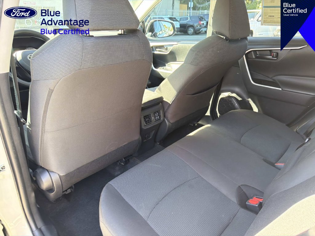 Used 2022 Toyota RAV4 LE AWD/4WD image 12