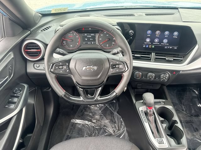 Used 2025 Chevrolet Trax RS w/ Sunroof Package FWD image 14