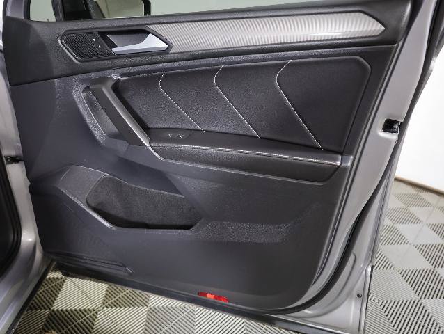 Used 2022 Volkswagen Tiguan SE AWD/4WD image 33