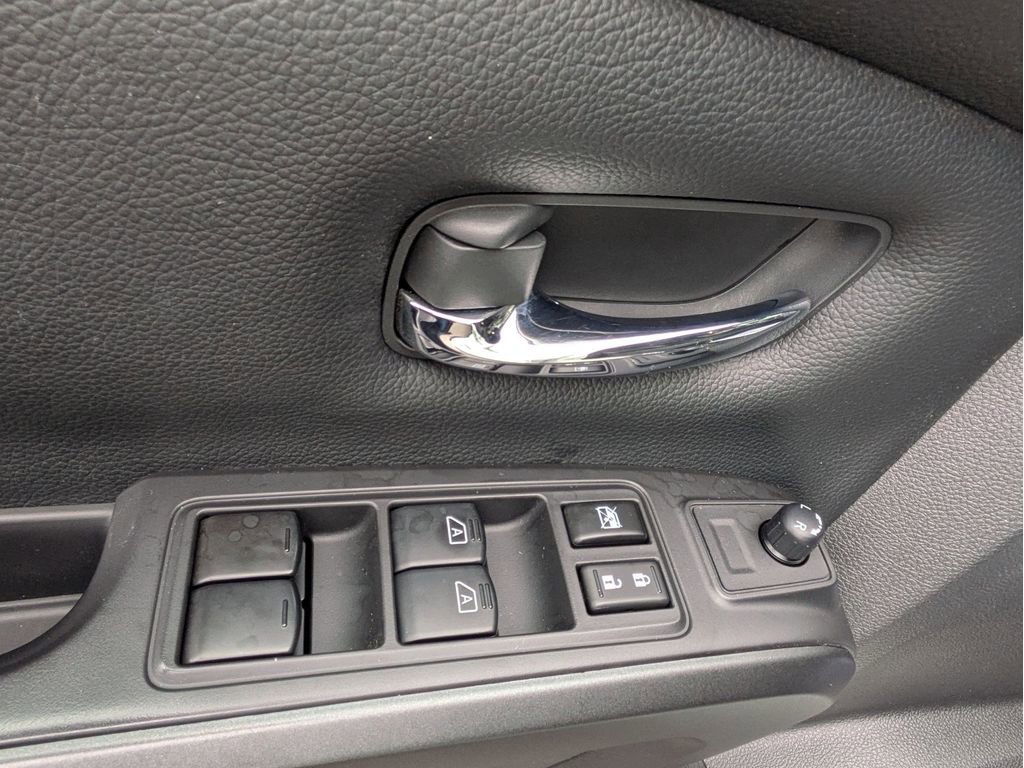 Used 2022 Nissan Titan PRO-4X image 14