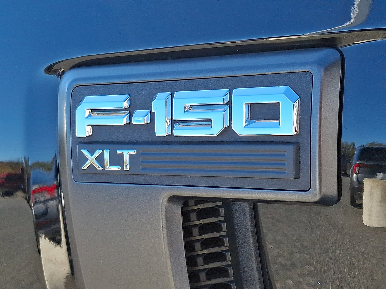 Certified 2022 Ford F150 XLT w/ Equipment Group 302A High image 31