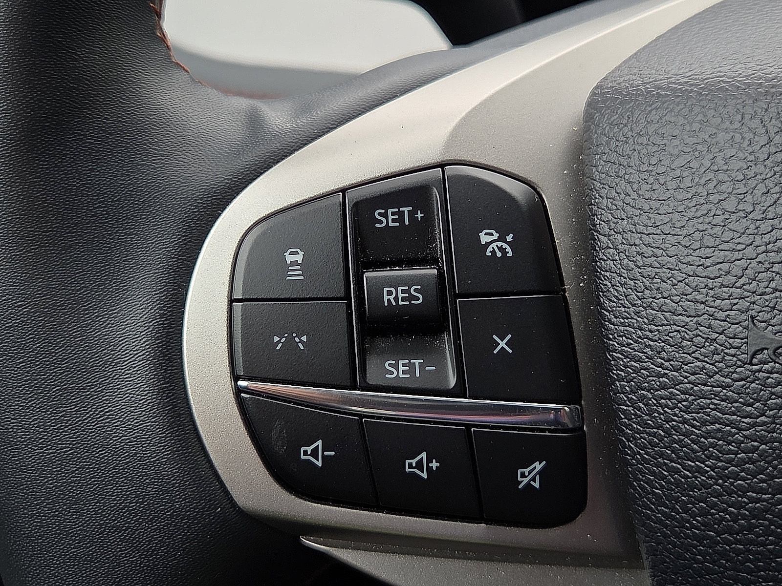 Certified 2025 Ford Explorer Active RWD image 21