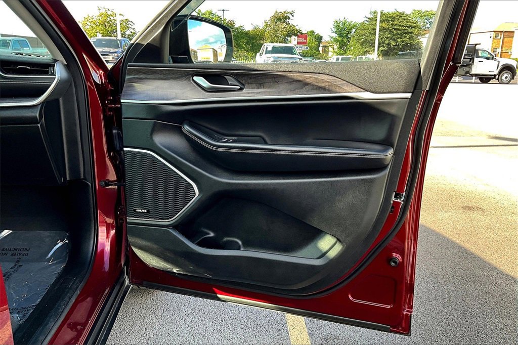 Used 2022 Jeep Grand Cherokee L Limited image 23