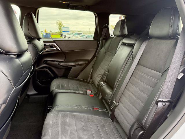 Used 2024 Mitsubishi Outlander SE Black Edition AWD/4WD image 12