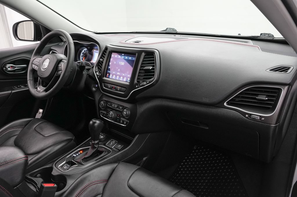 Used 2022 Jeep Cherokee Trailhawk w/ Premium Leather Package AWD/4WD image 25