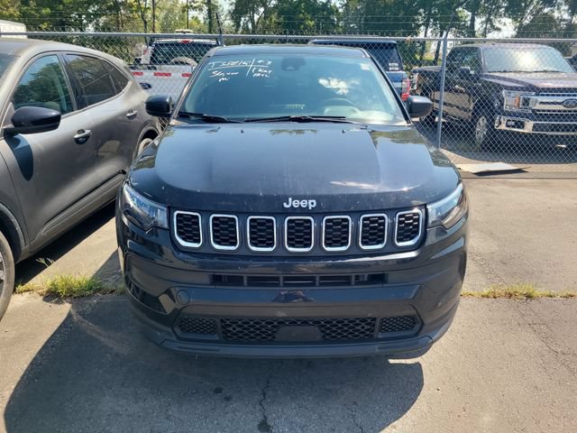 Used 2025 Jeep Compass Sport AWD/4WD image 2