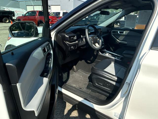 Certified 2023 Ford Explorer XLT w/ Equipment Group 202A AWD/4WD image 9