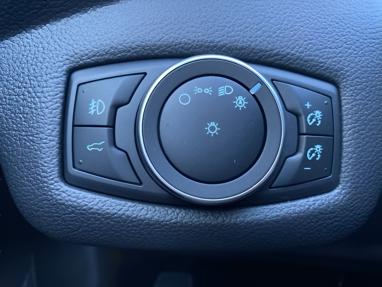 Certified 2019 Ford Escape SE image 17