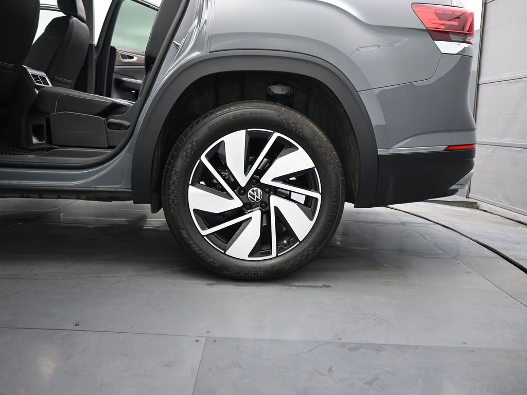 Used 2025 Volkswagen Atlas SEL image 23