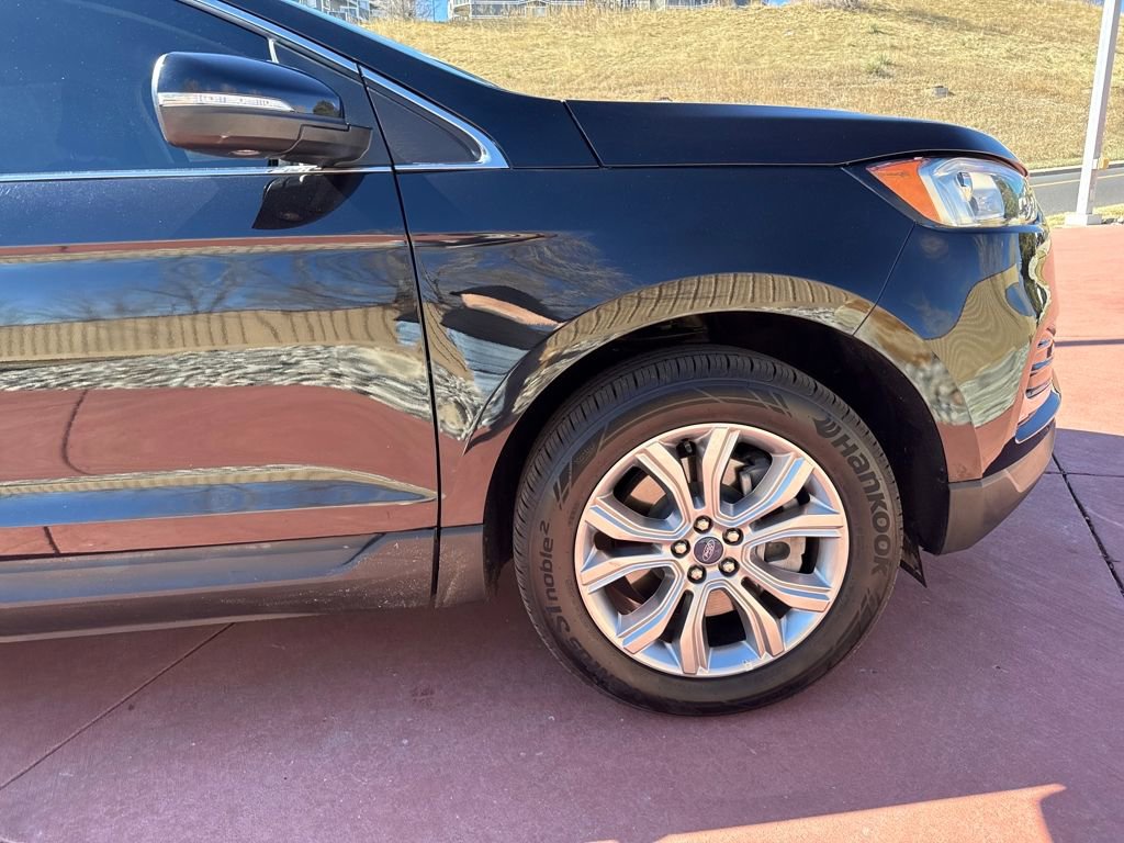 Certified 2024 Ford Edge Titanium AWD/4WD image 32