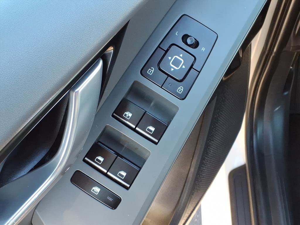 Used 2023 Kia Niro EX image 21