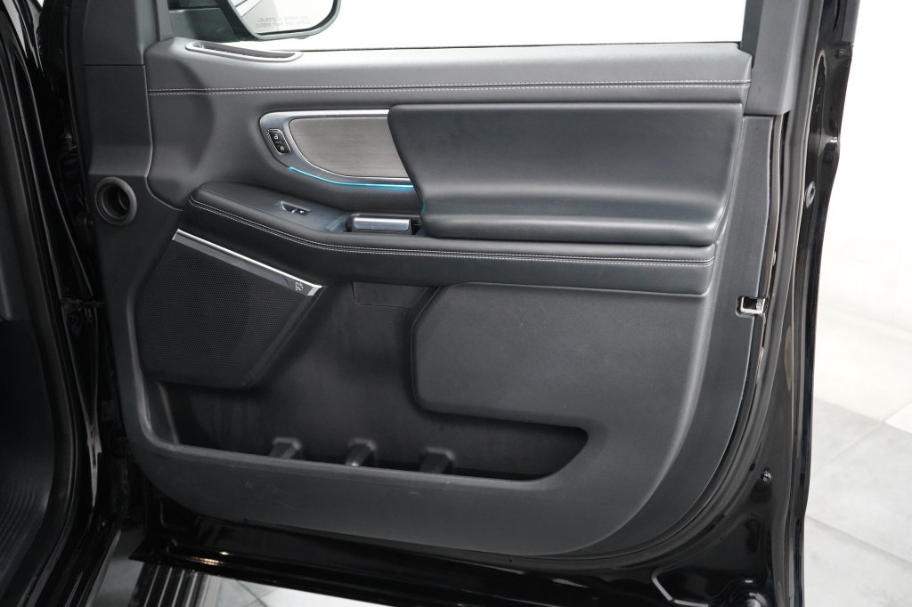Certified 2025 Ford Expedition Platinum AWD/4WD image 35