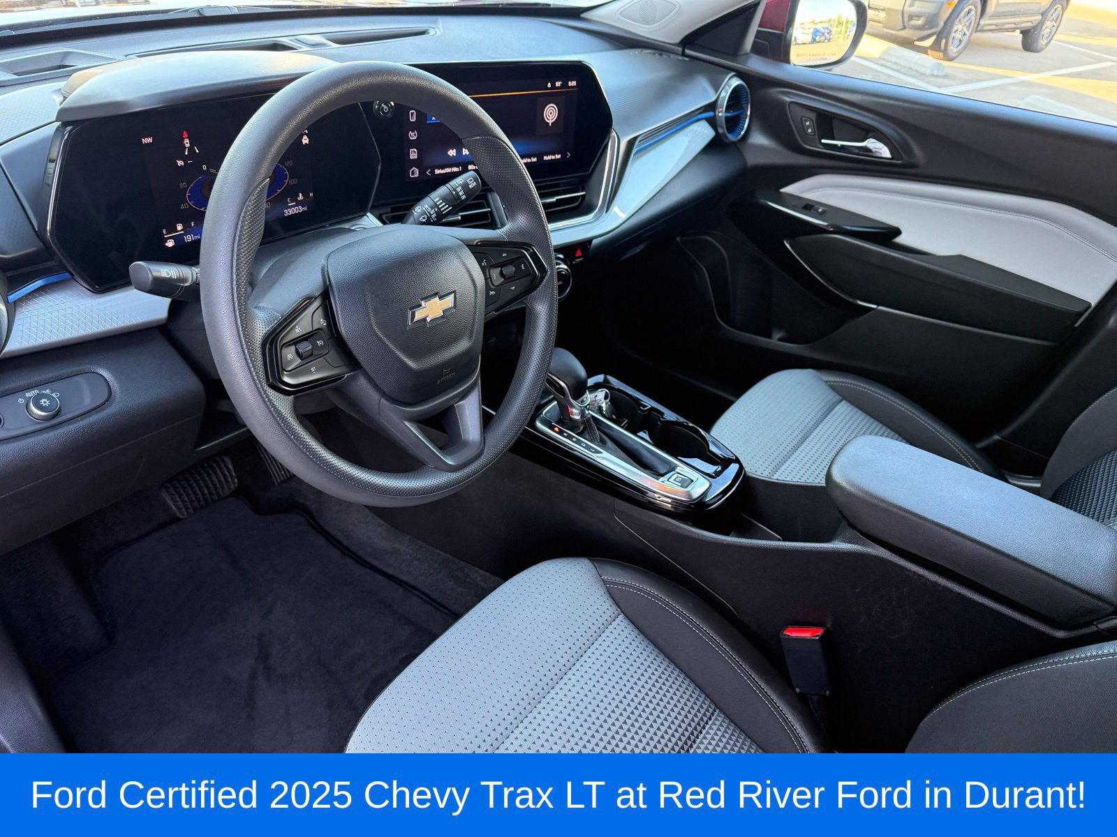 Used 2025 Chevrolet Trax LT FWD image 11