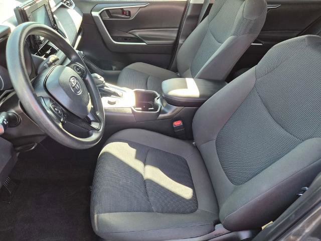 Used 2022 Toyota RAV4 LE AWD/4WD image 15