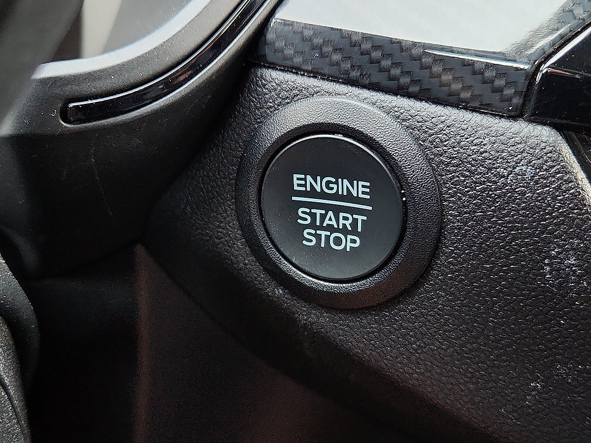 Certified 2025 Ford Escape ST-Line Select AWD/4WD image 9