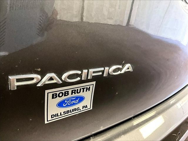 Used 2023 Chrysler Pacifica Touring-L FWD image 13