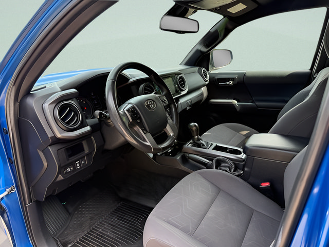 Used 2018 Toyota Tacoma TRD Sport w/ Technology Package AWD/4WD image 4