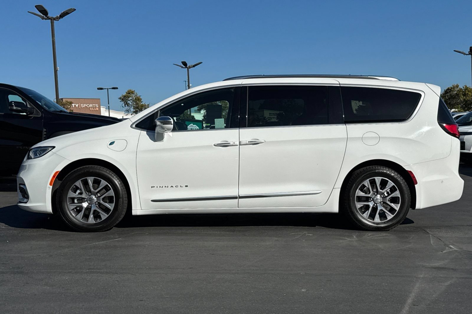 Used 2022 Chrysler Pacifica Pinnacle FWD image 9