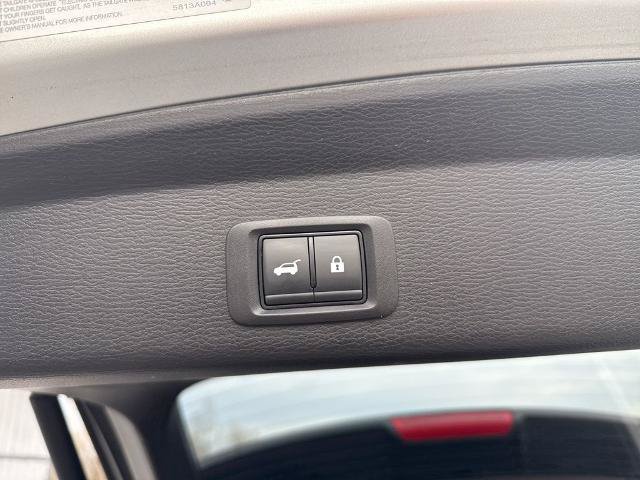 Used 2025 Mitsubishi Outlander AWD image 27