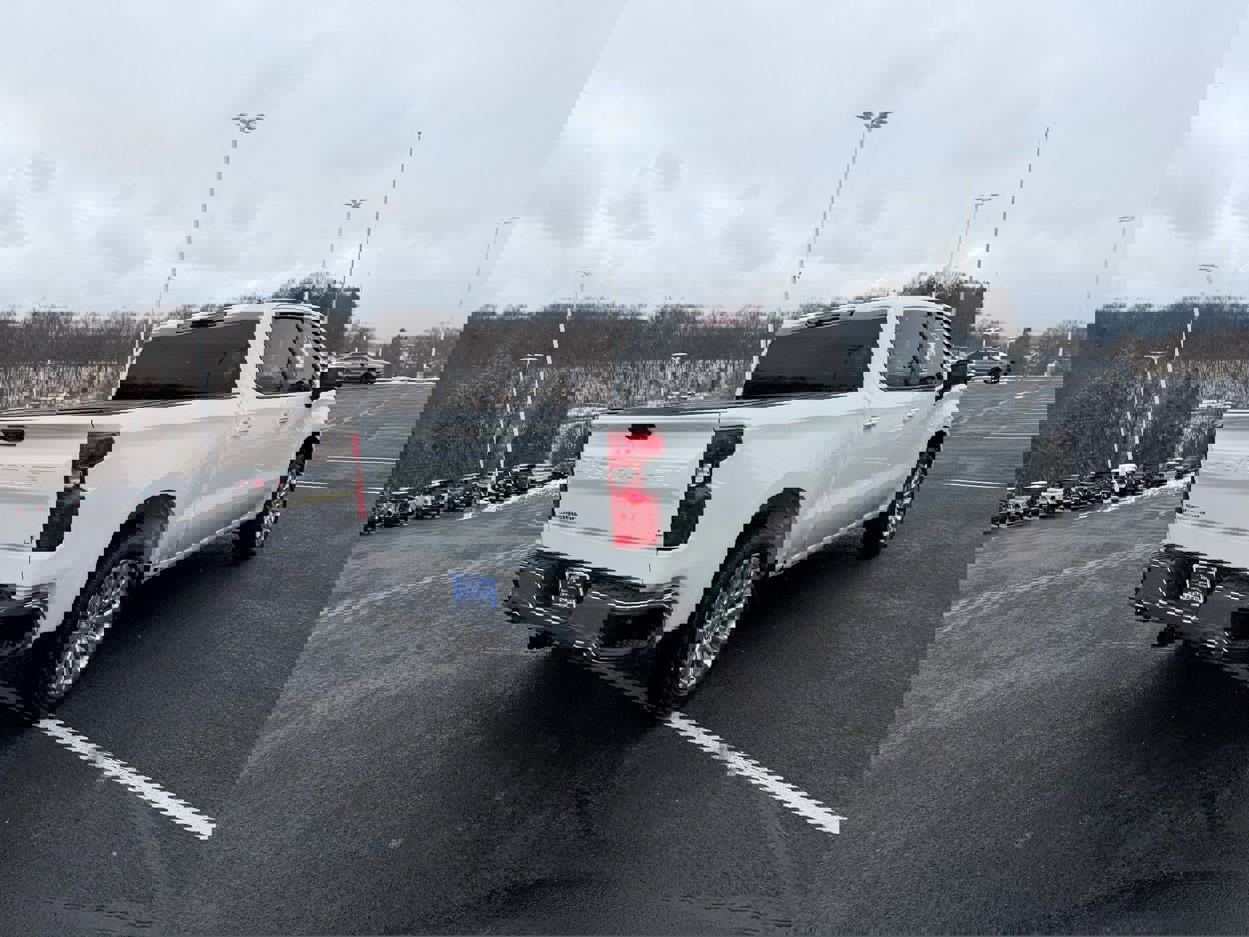 Used 2022 Chevrolet Silverado 1500 LT w/ Z71 Off-Road Package image 3