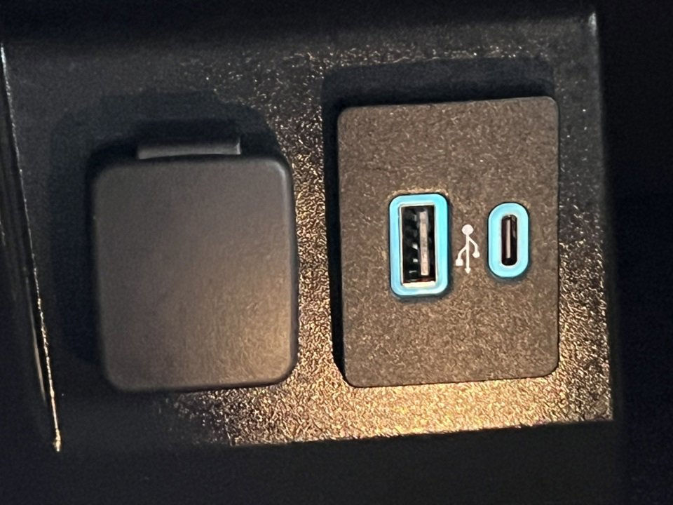 Certified 2022 Ford Explorer XLT w/ Equipment Group 202A image 27