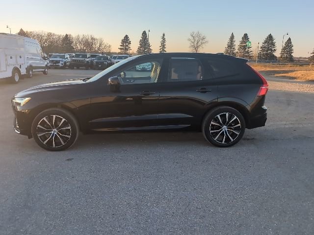 Used 2023 Volvo XC60 B5 Plus image 4
