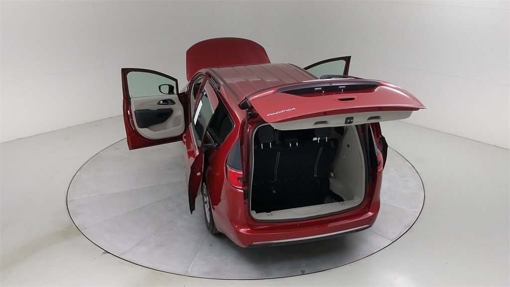 Used 2024 Chrysler Pacifica Touring-L image 50