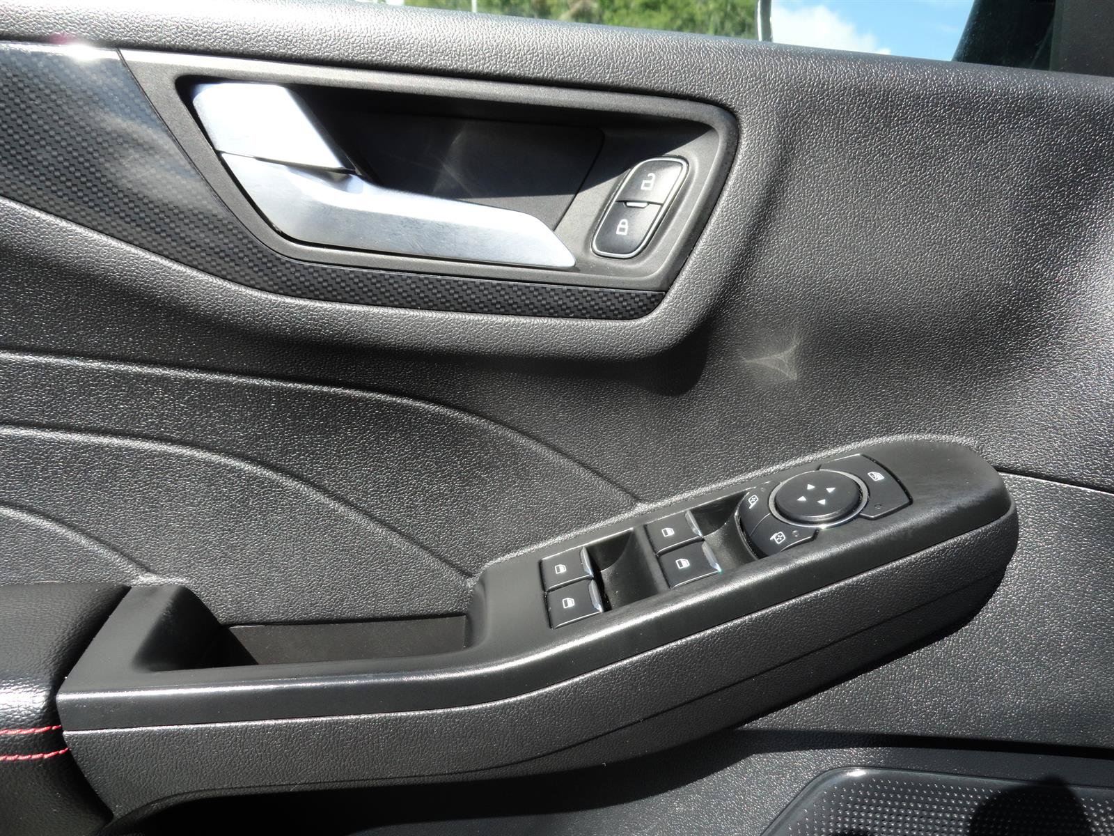 Certified 2025 Ford Escape ST-Line AWD/4WD image 10