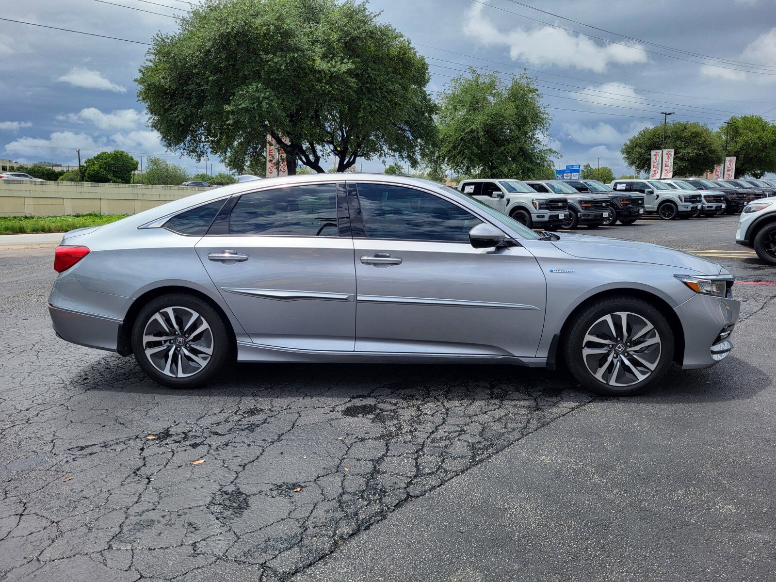 Used 2019 Honda Accord Touring image 2
