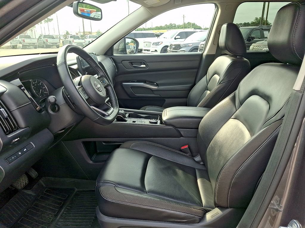 Used 2022 Nissan Pathfinder SL AWD/4WD image 13