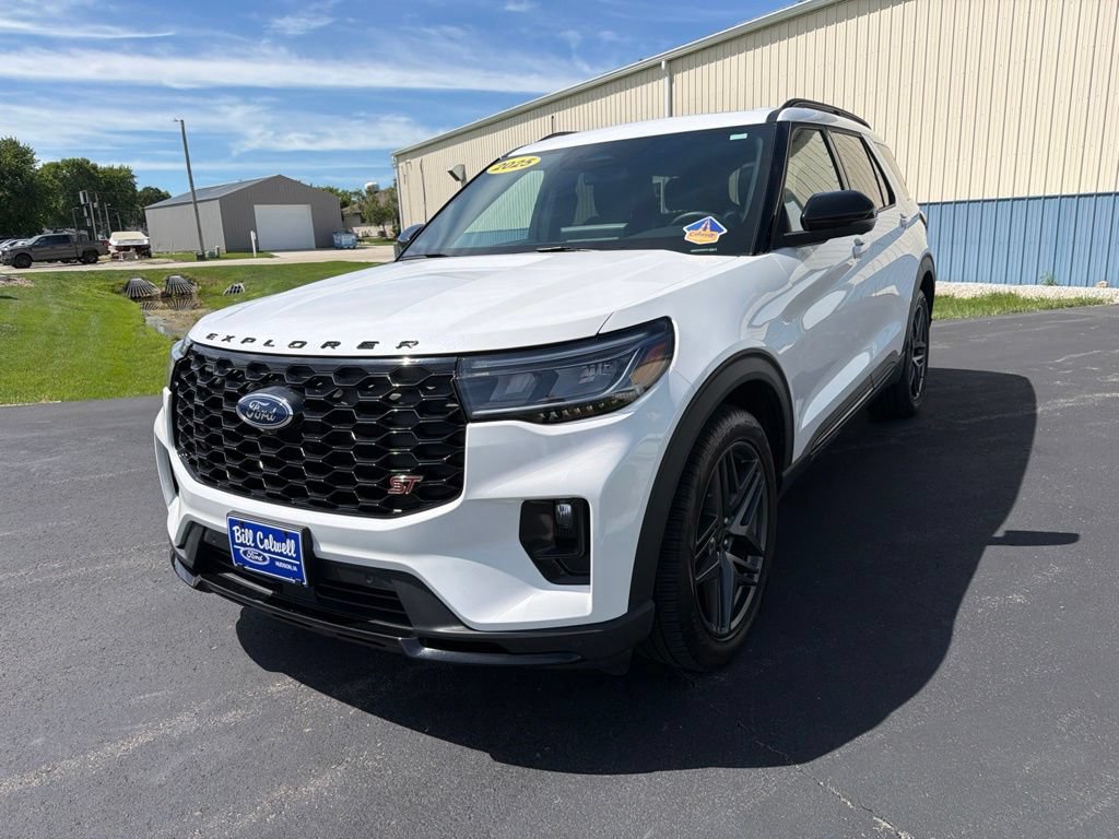 Certified 2025 Ford Explorer ST AWD/4WD image 8