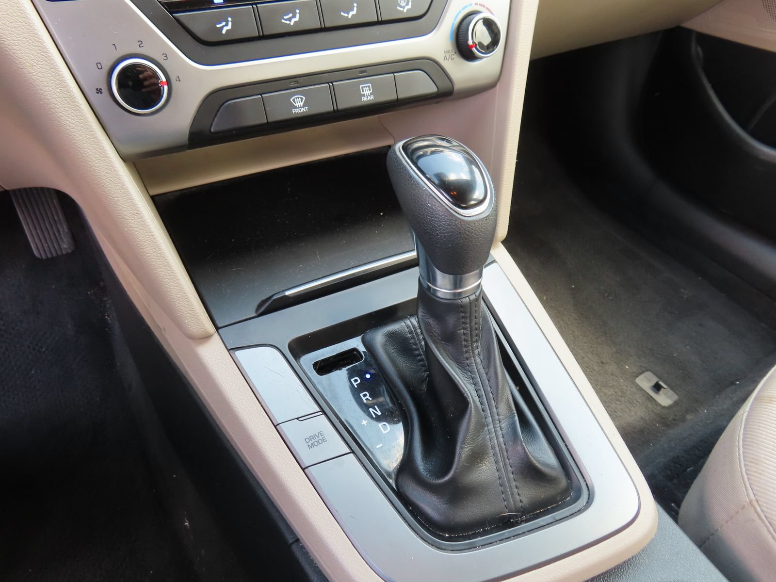 Used 2017 Hyundai Elantra SE FWD image 25