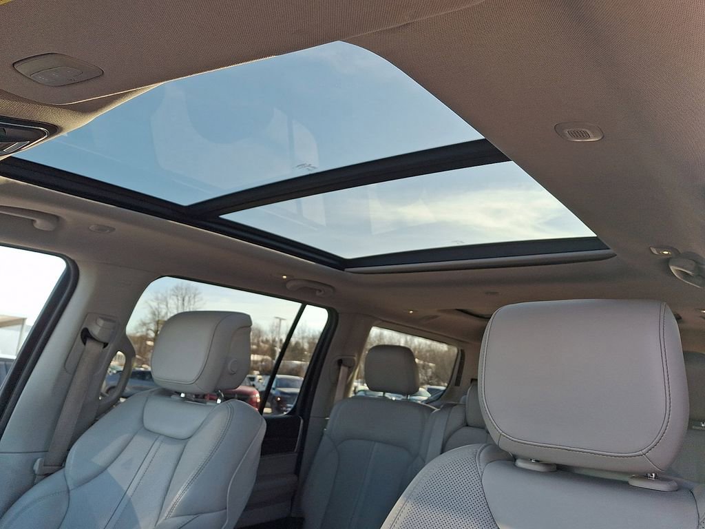 Used 2022 Jeep Wagoneer Series III w/ Premium Group I image 15