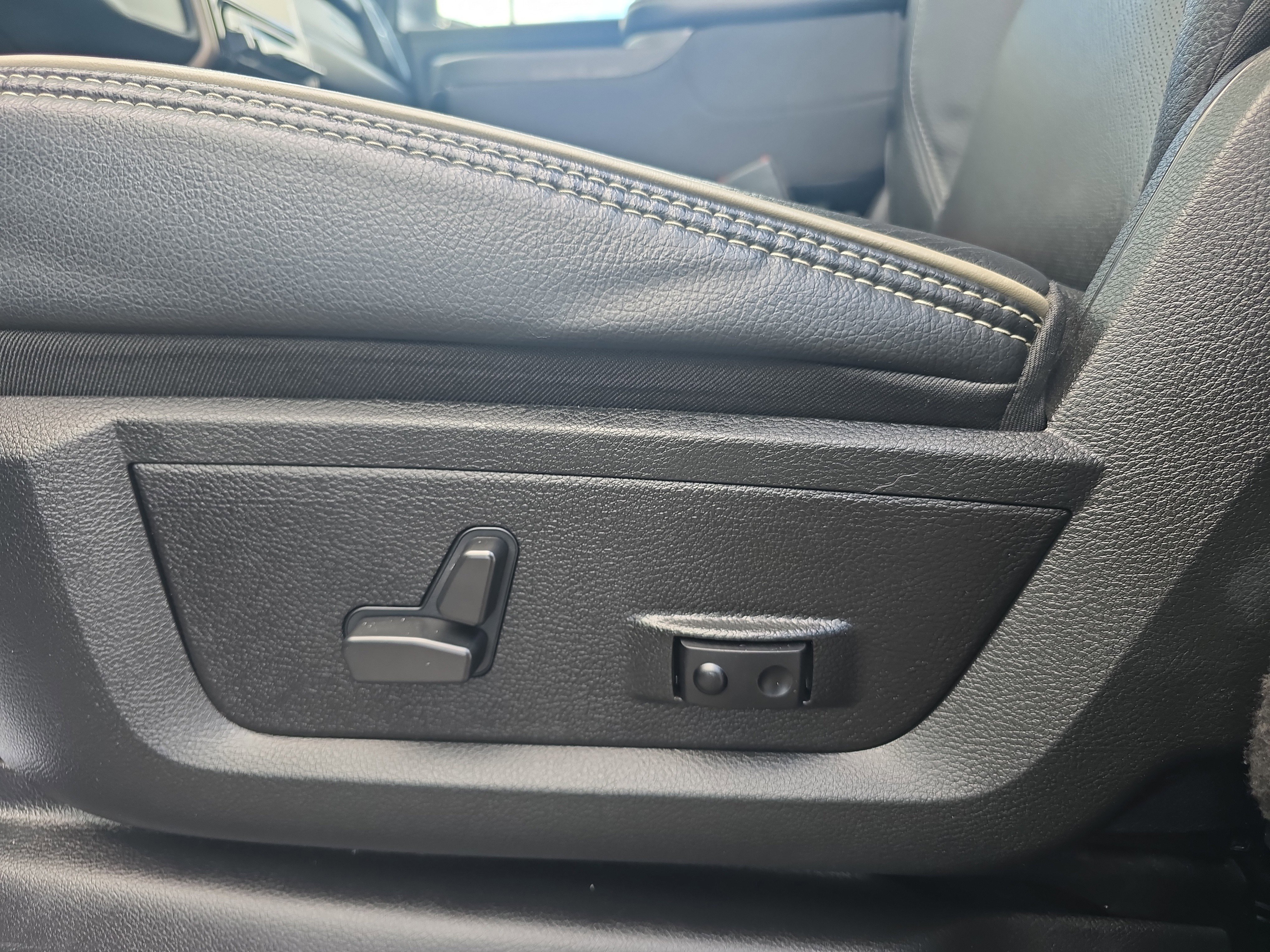 Used 2024 RAM 2500 Laramie image 13