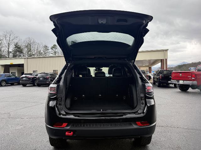 Used 2025 Jeep Compass Trailhawk w/ Trailhawk Elite Group image 21
