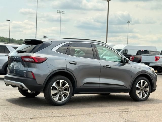 Certified 2024 Ford Escape Platinum AWD/4WD image 32