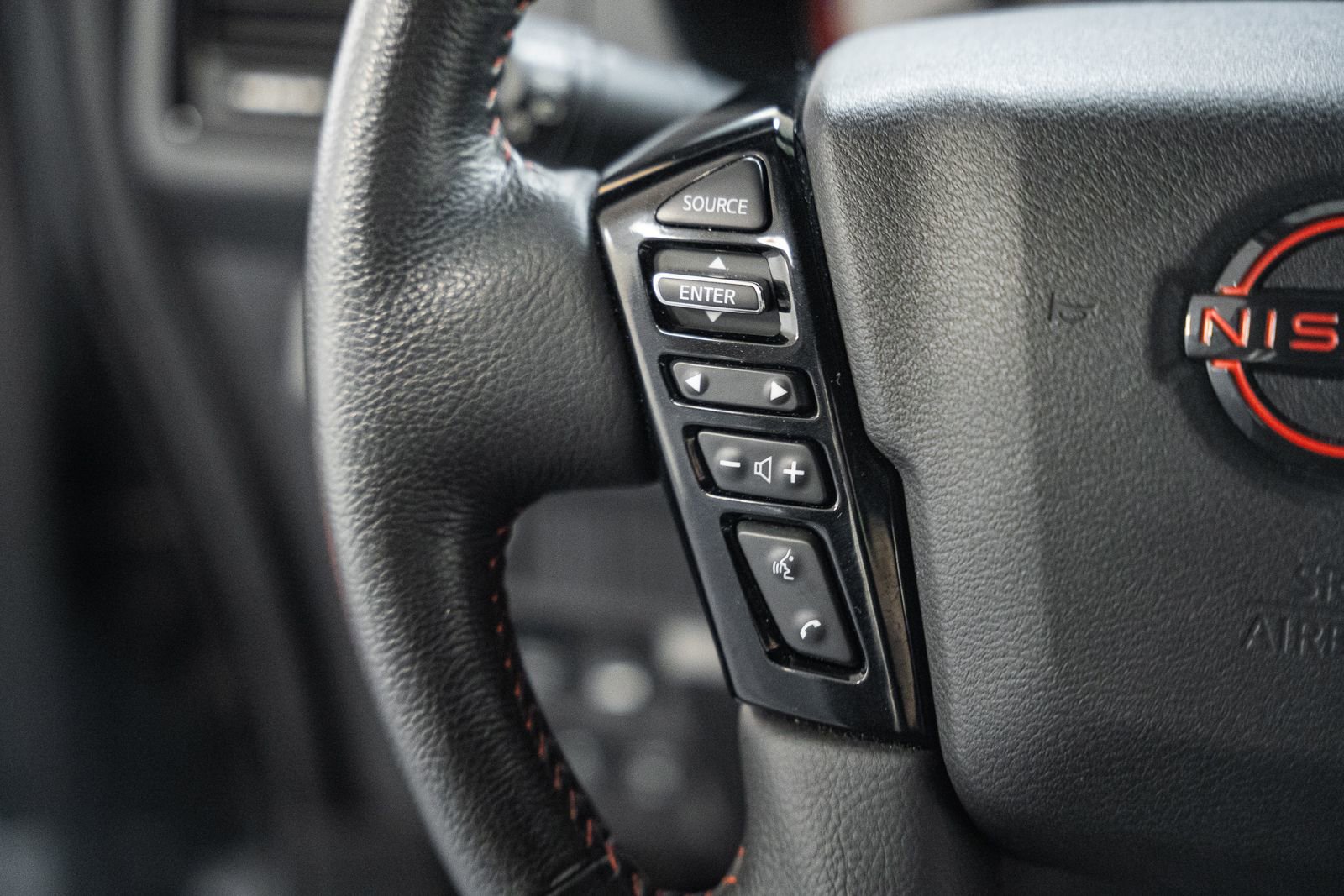 Used 2022 Nissan Frontier PRO-4X image 37