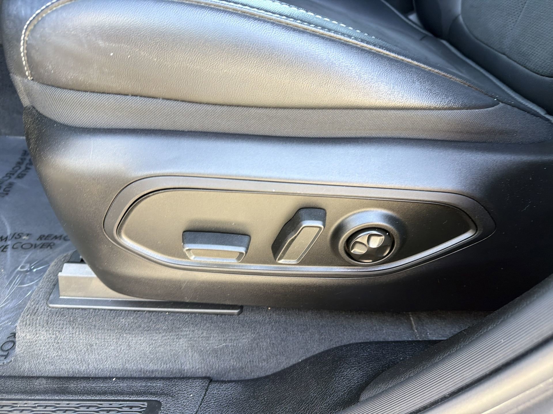 Used 2025 Jeep Grand Cherokee Altitude image 18