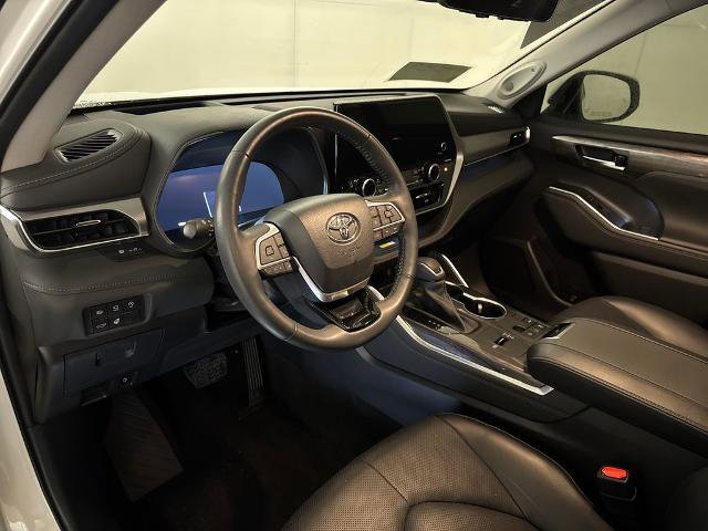 Used 2023 Toyota Highlander Platinum image 9