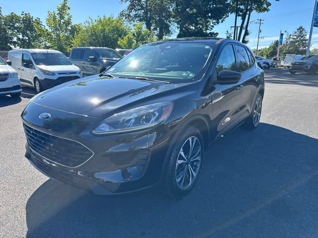 Certified 2022 Ford Escape SE w/ SE Sport Appearance Package AWD/4WD image 3