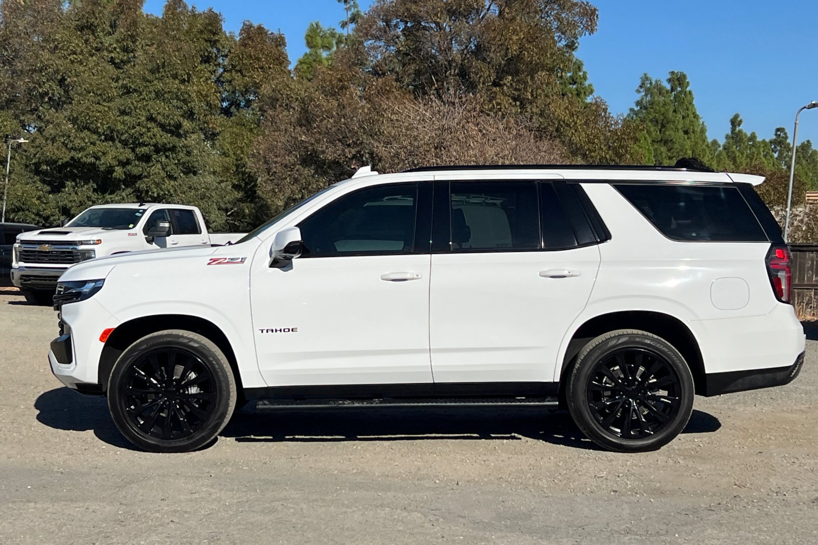Used 2023 Chevrolet Tahoe Z71 w/ Luxury Package AWD/4WD image 7