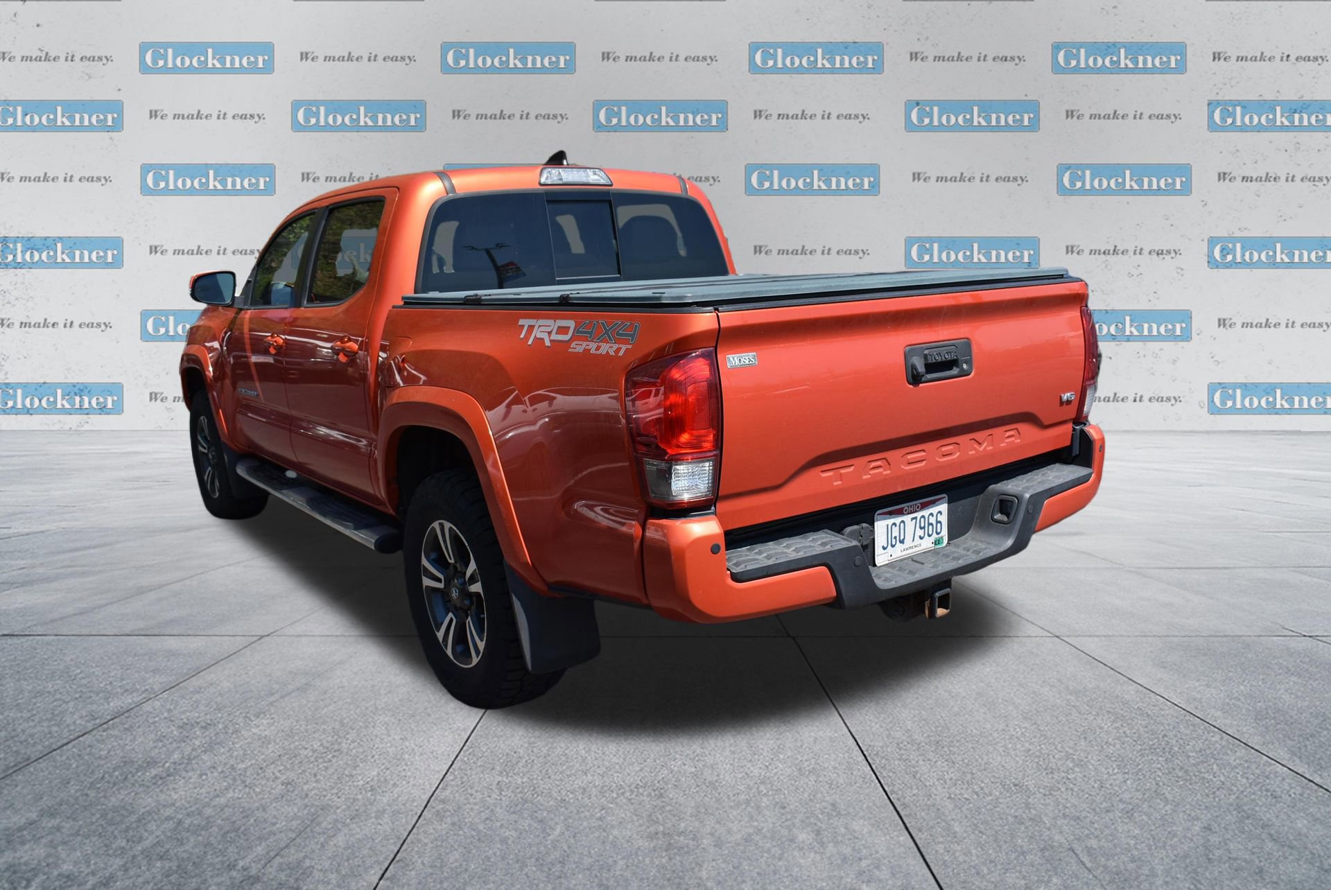 Used 2017 Toyota Tacoma TRD Sport w/ Premium & Technology Package image 3