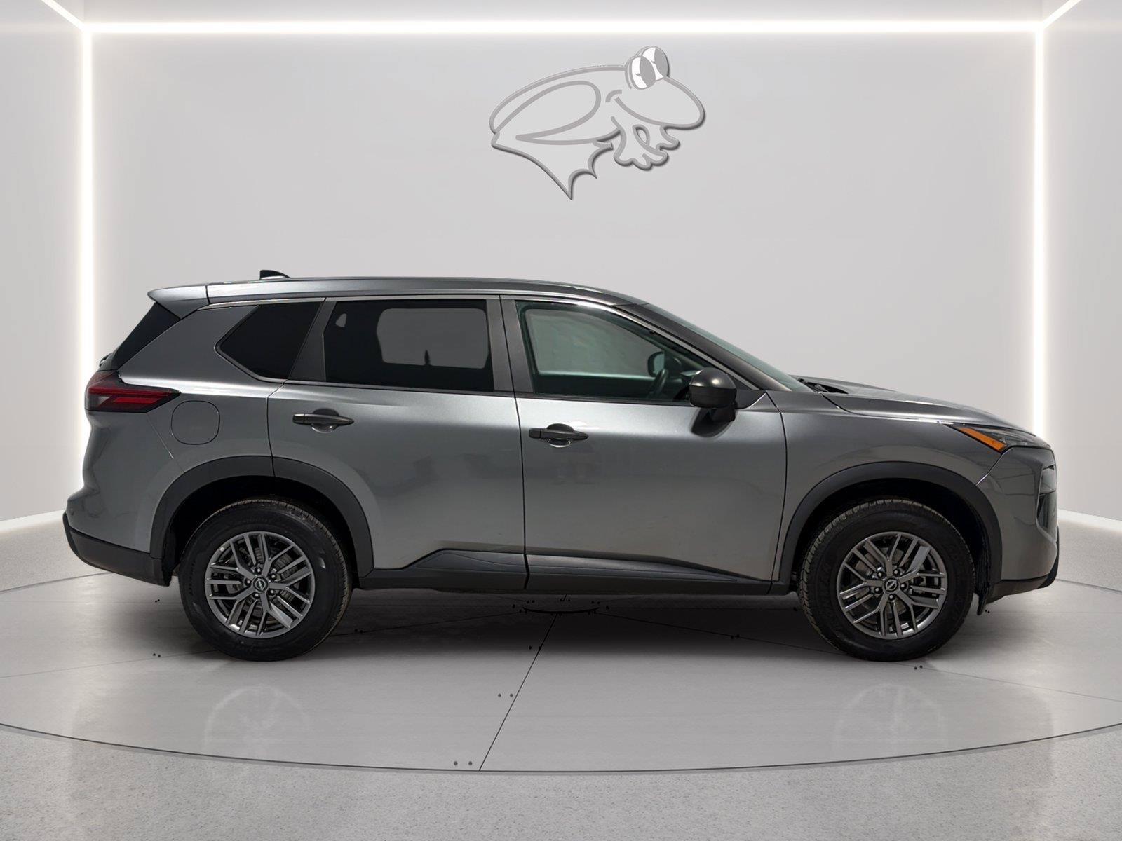 Used 2024 Nissan Rogue S AWD/4WD image 6