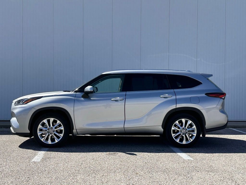 Used 2024 Toyota Highlander Limited AWD/4WD image 5