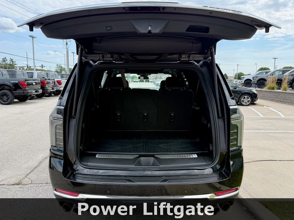 Used 2025 Chevrolet Suburban Premier w/ Sun And Tow Package image 14