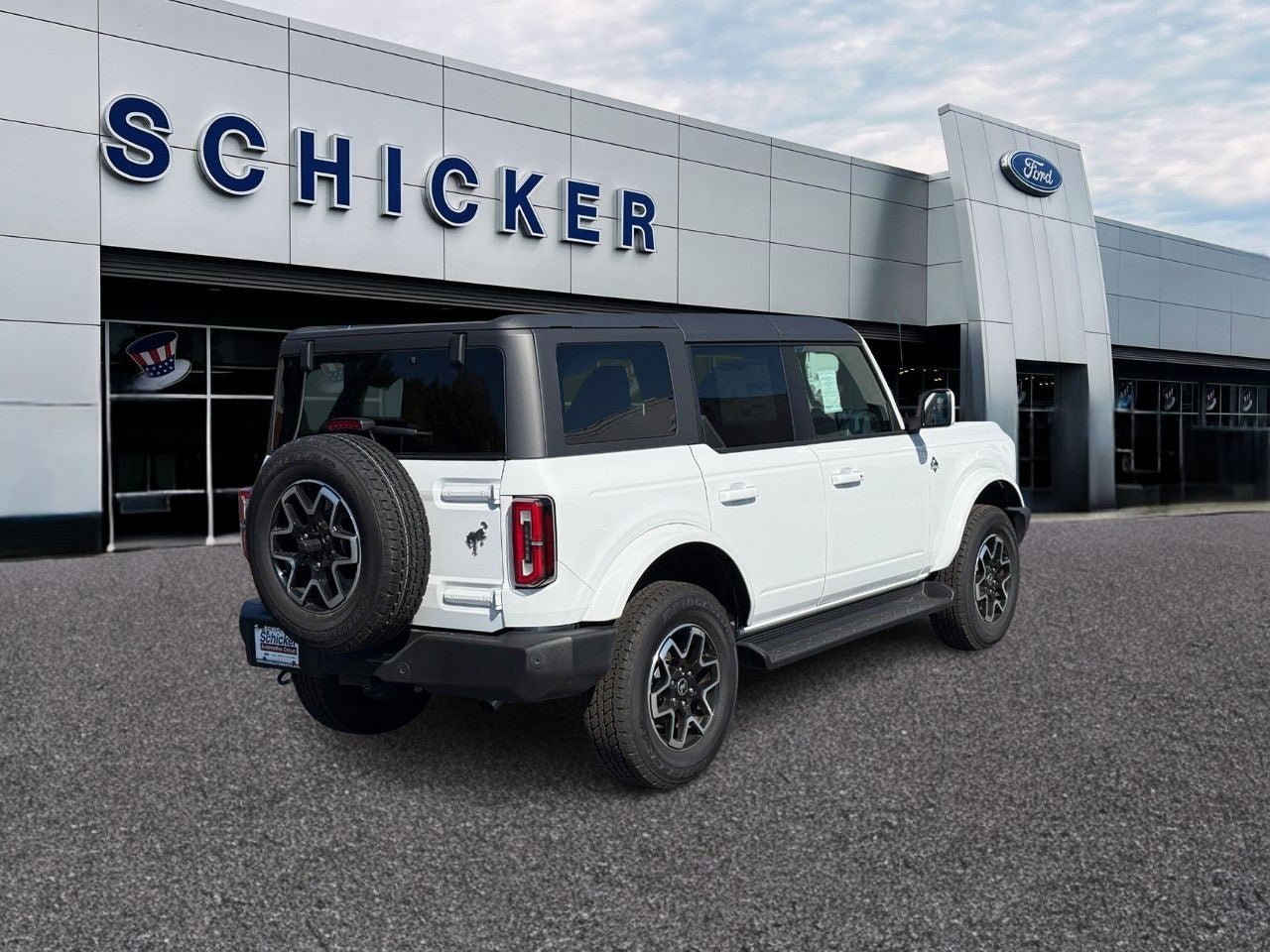 Certified 2025 Ford Bronco Outer Banks AWD/4WD image 2