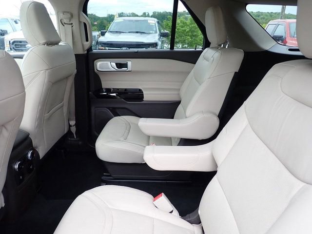 Certified 2022 Ford Explorer Platinum w/ Technology Package AWD/4WD image 19