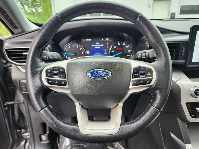 Certified 2022 Ford Explorer XLT w/ Equipment Group 202A AWD/4WD image 30